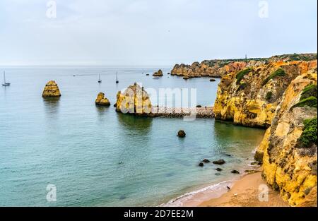 Küstenklippen in Lagos - Algarve, Portugal Stockfoto