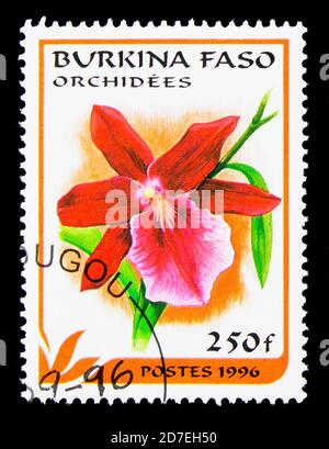 MOSKAU, RUSSLAND - 26. NOVEMBER 2017: Eine in Burkina Faso gedruckte Briefmarke zeigt Miltonia, Orchids Serie, um 1996 Stockfoto