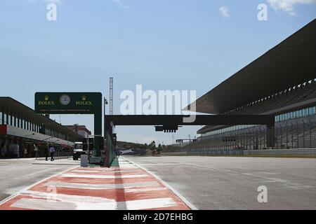 Internationale Rennstrecke Algarve, Portimao, Portugal. Oktober 2020. Formel 1, Portugal Grand Prix, Ankunftstag; Pit gerade Kredit: Action Plus Sports/Alamy Live News Stockfoto