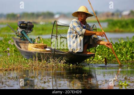 Porträt des Fischers auf dem Inle See, Myanmar Stockfoto