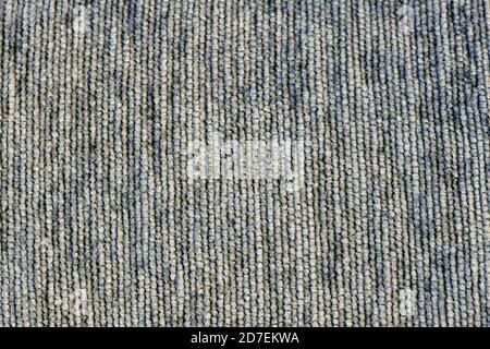Textur aus grobem Stoff. Blauer Textilhintergrund mit grauer Färbung Stockfoto