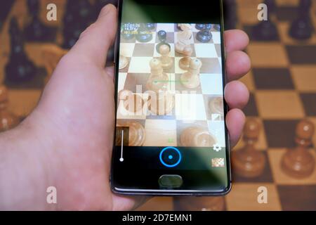 Aufnahme von Fotos und Videos auf dem Schachbretttelefon Stockfoto