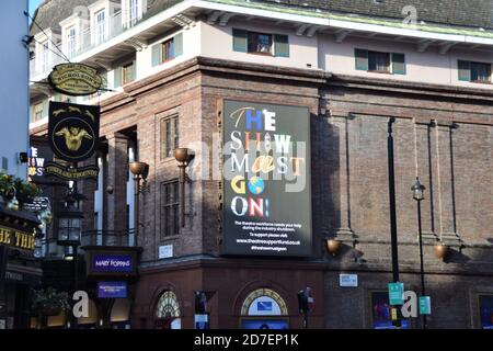 The Show Must Go On Ankündigung zur Unterstützung der Branche im Prince Edward Theater, Old Compton Street, London Stockfoto