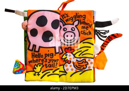 Young child's Farm Tails Stoffbuch auf weißem Hintergrund gesetzt Stockfoto