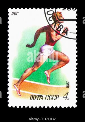 MOSKAU, RUSSLAND - 31. MÄRZ 2018: Eine in UdSSR (Russland) gedruckte Marke zeigt Running, Sport Serie, um 1981 Stockfoto