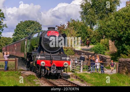 Die Flying Scotsman Dampflokomotive Nummer 60103 in Irwell Vale hält auf der East Lancashire Railway in Richtung Ramsbottom. Stockfoto