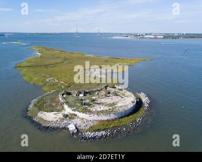 Die Ruinen von Pinckney Castle, eine von drei Festungen im Hafen von Charleston, die während des amerikanischen Bürgerkriegs genutzt wurden. Stockfoto