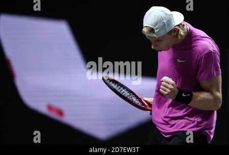 Köln, Deutschland. Oktober 2020. Tennis: ATP Tour - Cologne Championships (ATP), Einzel, Männer, 2. Runde, Shapovalov (Kanada) - G. Simon (Frankreich). Denis Schapowalow in Aktion. Quelle: Jonas Güttler/dpa/Alamy Live News Stockfoto