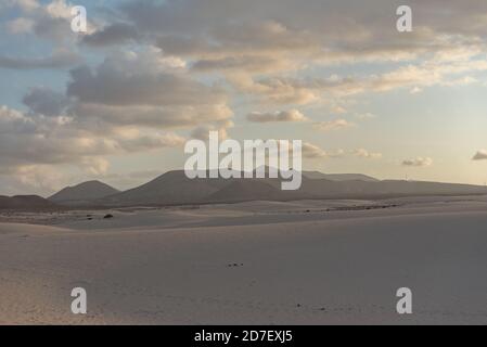 Dunas de Corralejo Naturpark in Fuerteventura, Spanien im Herbst 2020. Stockfoto