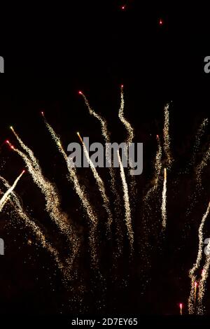Feuerwerk, Feuerwerk-Rakete, Bonfire Night (Guy Fawkes Night) im Battersea Park, London Stockfoto