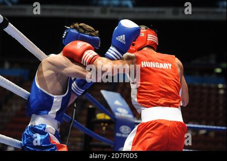 Boxer kämpfen während eines Amateur-Boxkampfes während der AIBA World Boxing Champioship in Mailand 2009. Stockfoto