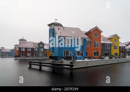 Die bunten Häuser in Reitdiephaven in Groningen Stockfoto