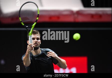 Köln, Deutschland. Oktober 2020. Tennis: ATP Tour - Cologne Championships (ATP), Einzel, Männer, 2. Runde, D. Schwartzman (Argentinien) - Otte (Deutschland). Oscar Otte spielt den Ball. Quelle: Jonas Güttler/dpa/Alamy Live News Stockfoto