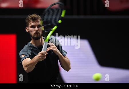 Köln, Deutschland. Oktober 2020. Tennis: ATP Tour - Cologne Championships (ATP), Einzel, Männer, 2. Runde, D. Schwartzman (Argentinien) - Otte (Deutschland). Oscar Otte spielt den Ball. Quelle: Jonas Güttler/dpa/Alamy Live News Stockfoto