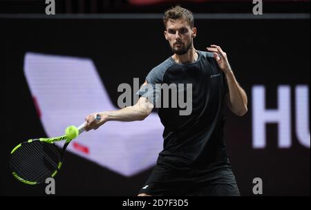 Köln, Deutschland. Oktober 2020. Tennis: ATP Tour - Cologne Championships (ATP), Einzel, Männer, 2. Runde, D. Schwartzman (Argentinien) - Otte (Deutschland). Oscar Otte spielt den Ball. Quelle: Jonas Güttler/dpa/Alamy Live News Stockfoto