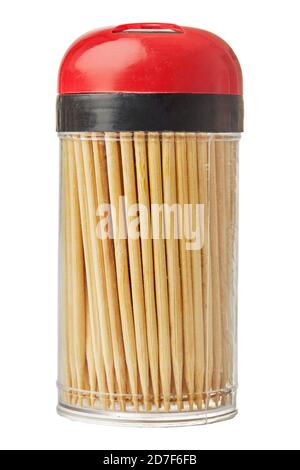 Zahnstocher aus Holz in einer Schachtel auf weißem Hintergrund. Nahaufnahme Stockfoto