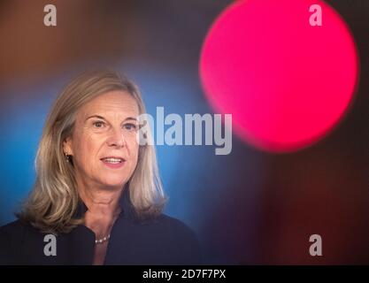 München, Deutschland. Oktober 2020. Katja Wildermuth, die neue Direktorin des Bayerischen Rundfunks (BR), spricht nach der Wahl des neuen Direktors auf einer Pressekonferenz. Quelle: Lino Mirgeler/dpa/Alamy Live News Stockfoto