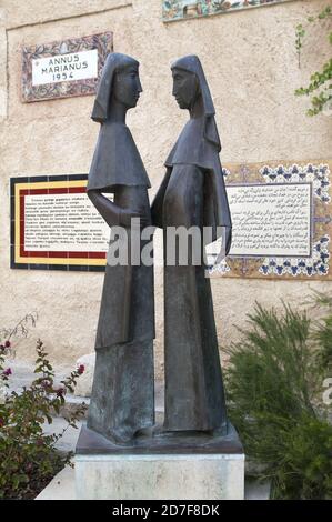 עין כרם, ein Karem, عين كارم, Israel, Izrael, ישראל; Kirche der Heimsuchung Hof Statue der Heimsuchung; Visitskirche; Stockfoto