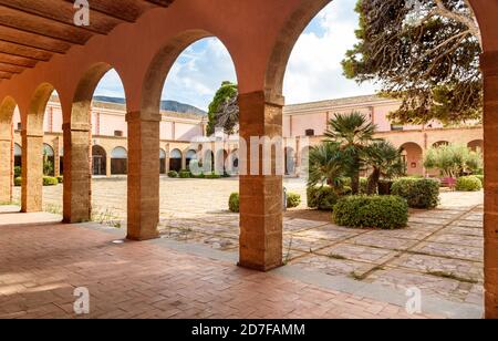 Terrasini, Sizilien, Italien - 26. September 2020: Palast von Aumale, das Regionale Museum für Naturgeschichte in Terrasini, Provinz Palermo. Stockfoto