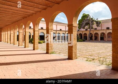 Terrasini, Sizilien, Italien - 26. September 2020: Palast von Aumale, das Regionale Museum für Naturgeschichte in Terrasini, Provinz Palermo. Stockfoto