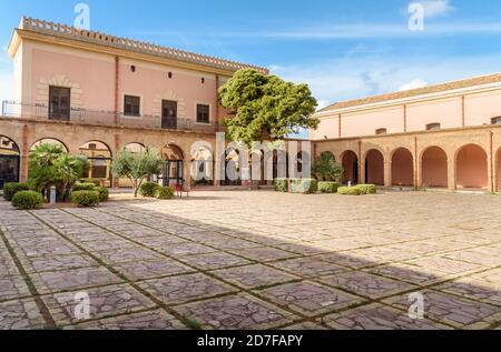 Terrasini, Sizilien, Italien - 26. September 2020: Palast von Aumale, das Regionale Museum für Naturgeschichte in Terrasini, Provinz Palermo. Stockfoto