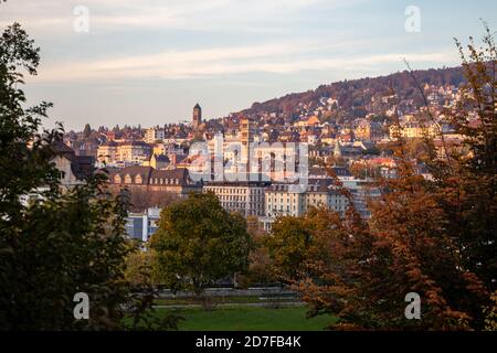 Zürcher Blick im Herbst vom Lindenhof aus gesehen Schweiz Stockfoto