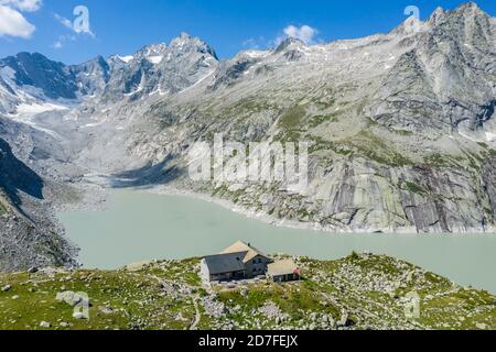 Capanna da l'Albigna, Albinga-Hütte, oberhalb des Stausees Albigna bei Dorf Vicosoprano, Bergell, Schweiz. Stockfoto