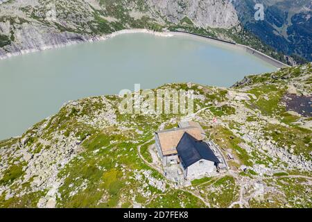 Capanna da l'Albigna, Albinga-Hütte, oberhalb des Stausees Albigna bei Dorf Vicosoprano, Bergell, Schweiz. Stockfoto