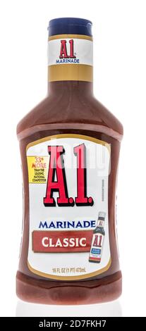 Winneconne, WI - 18. Oktober 2020: Eine Flasche A1 Marinade auf einem isolierten Hintergrund. Stockfoto