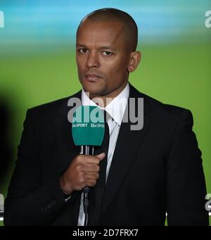 Der ehemalige walisische Fußballspieler Robert Earnshaw bei ITV als Experte während des internationalen Freundschaftsspiels im Wembley Stadium, London. Stockfoto