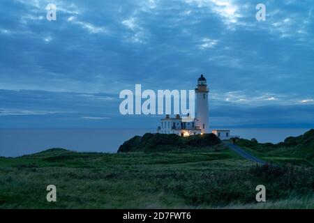 Turnberry Leuchtturm in Schottland unter grauen Wolken Stockfoto