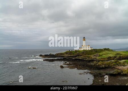 Turnberry Lighthouse in Schottland unter grauen Wolken Stockfoto