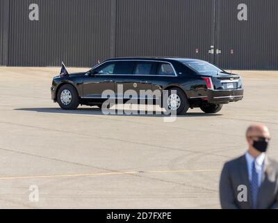 Nashville, Usa. Oktober 2020. Nashville, Tennessee - 22. Oktober 2020: Präsident Donald J. Trump verlässt den Flughafen Nashville (BNA) in der Präsidentenlimousine am Donnerstagnachmittag vor der abschließenden Präsidentendebatte am 22. Oktober 2020 in Nashville, Tennessee. Quelle: The Photo Access/Alamy Live News Stockfoto