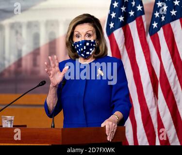 Washington, DC, USA. Oktober 2020. 22. Oktober 2020 - Washington, DC, USA: House Speaker NANCY PELOSI (D-CA) bei ihrer wöchentlichen Pressekonferenz. Quelle: Michael Brochstein/ZUMA Wire/Alamy Live News Stockfoto