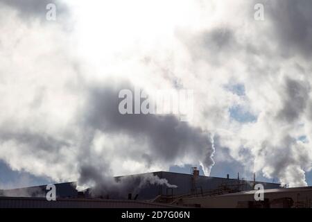 Industrie, Stacks Entlüftungsdampf, E USA, von James D Coppinger/Dembinsky Photo Assoc Stockfoto