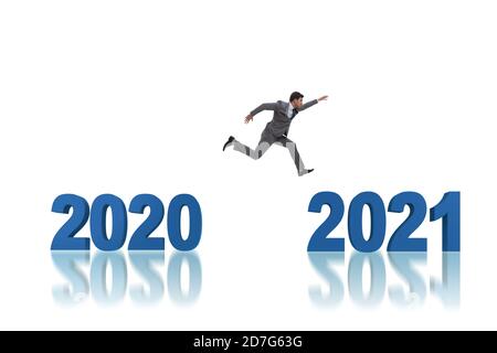 Geschäftsmann springt von Jahr 2020 bis 2021 Stockfoto