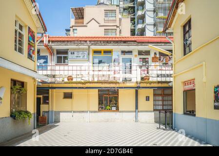 20. Oktober 2020: Shenji New Village, im West District von Taichung, Taiwan, ist früher ein altes Wohngebiet und wurde dann zu einem neuen Wohngebiet umentwickelt Stockfoto