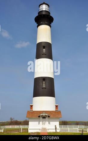 Bodie Island Lighthouse und Keeper's Quarters in Cape Hatteras National Seashore, südlich von Nags Head, North Carolina, USA. Stockfoto