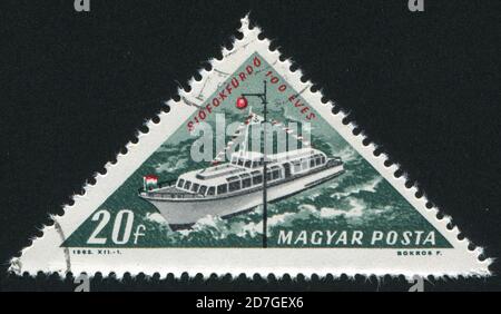 UNGARN - UM 1963: Briefmarke gedruckt von Ungarn, zeigt Motorboot, um 1963 Stockfoto