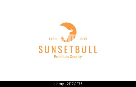 Tierkopfbulle oder Bison oder Büffel mit Sonnenuntergang-Logo vektorgrafik Design Stock Vektor