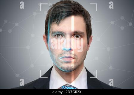 Biometrischer Scanner scannt Gesicht des jungen Mannes. Erkennungs- und Erkennungskonzept. Stockfoto