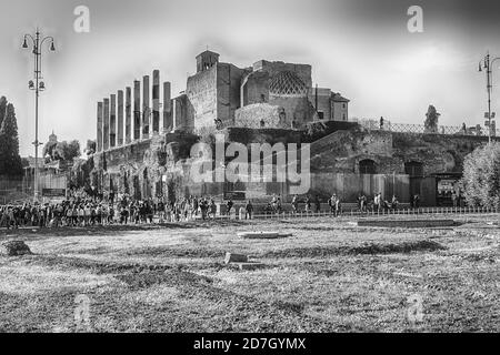 ROM - MÄRZ 31: Ruinen am Venustempel im Forum Romanum, Rom, Italien, 31. März 2019 Stockfoto