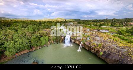 Panoramablick auf den schönen Wasserfall Dray nur in der Provinz Dak Lak, Vietnam von oben Stockfoto