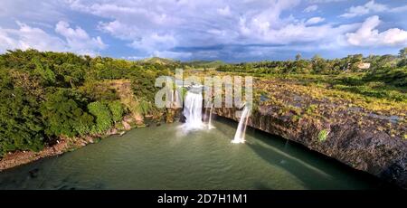 Panoramablick auf den schönen Wasserfall Dray nur in der Provinz Dak Lak, Vietnam von oben Stockfoto