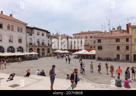 Forum Platz, Blick vom Tempel des Augustus, Pula, Kroatien Stockfoto