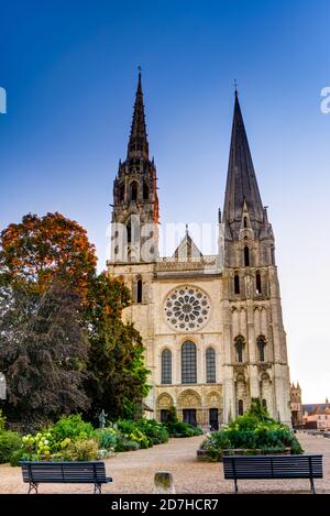 Chartres/Frankreich - August 22 2016: Blick auf die Kathedrale von Chartres am frühen Morgen Stockfoto