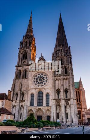 Chartres/Frankreich - August 22 2016: Blick auf die Kathedrale von Chartres am frühen Morgen Stockfoto