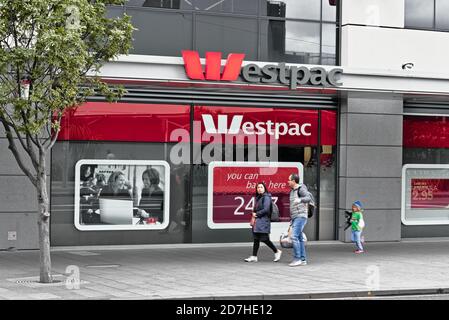 AUCKLAND, NEUSEELAND - 13. Aug 2019: Auckland / Neuseeland - 13 2019. August: Blick auf das Westpac Bankgebäude in Britomart Downtown Auckland wit Stockfoto