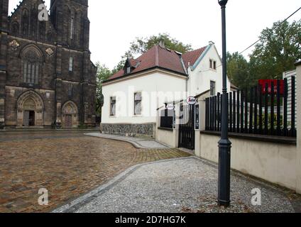 Das Restaurant des Rio in Prag, Tschechische Republik, am 23. Oktober 2020. Der tschechische Gesundheitsminister Roman Prymula (für ANO) besuchte das Restaurant am späten Mittwochabend, dem 21. Oktober 2020. Trotz des aktuellen Verbots der Regierung gegen das Coronavirus hat die Tageszeitung Blesk am Freitag, dem 23. Oktober 2020, Fotos geschrieben und veröffentlicht, die die Informationen unterstützen. Zur gleichen Zeit waren auch andere Leute im Restaurant im Prager Stadtteil Vysehrad, darunter Jaroslav Faltynek, der Leiter der Gruppe der Unterhausabgeordnetengruppe der ANO-Bewegung der hohen Regierung, schrieb Blesk. Es schrieb das bei der Abreise Stockfoto