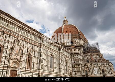 Kathedrale von Florenz (Duomo di Firenze, Santa Maria del Fiore) mit der berühmten Kuppel des Architekten Filippo Brunelleschi. Toskana, Italien, Europa. Stockfoto